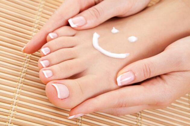 Taking care of the skin of the feet prevents the formation of fungus.